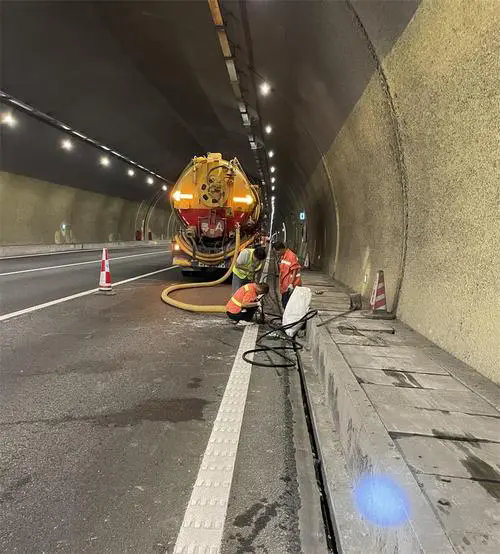 北林隧道排水渠清淤